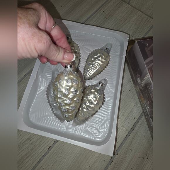 Vtg 2002 Hand Crafted Silver Pinecone Glass Ornaments Glitter Set Of 4 Christmas - Picture 1 of 6